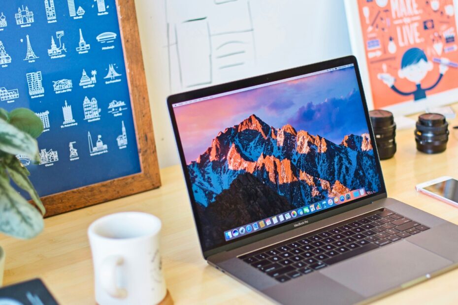 organized_laptop_file_management_software_small_business