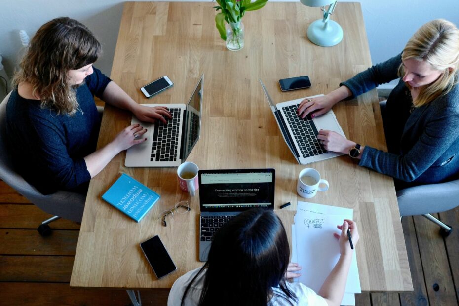 women_working_downloading_content_creators_organizing